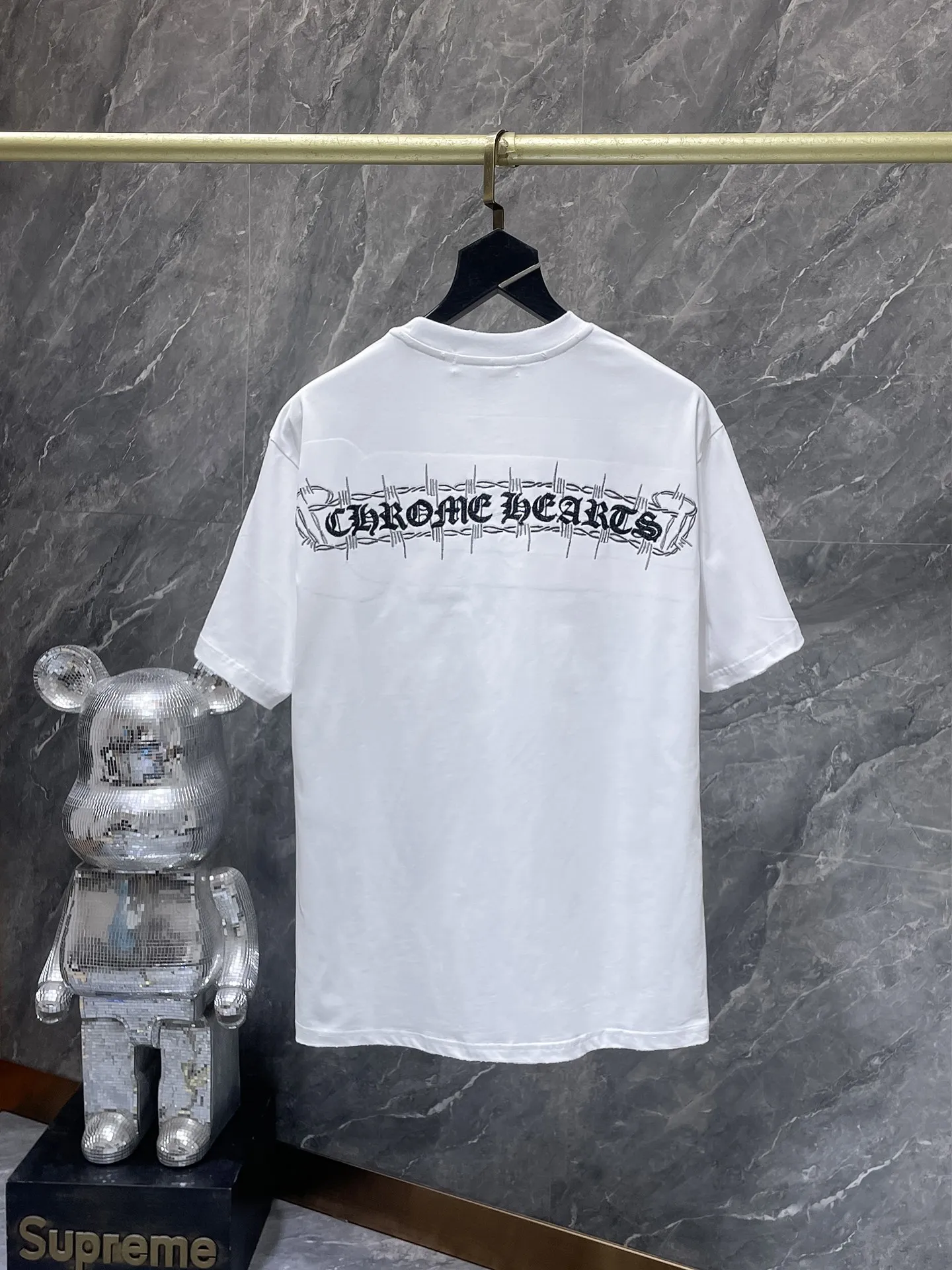 P166 New Chrome Hearts 25ss for summer. High gram weight, environmentally friendly and high-quality top-grade fabric. 280g. Heavy-duty horseshoe roller frayed embroidered short sleeves. Counter synchronization. Re-engraved version 1:1. Recommended color: black white. Size: S, M, L, XL.